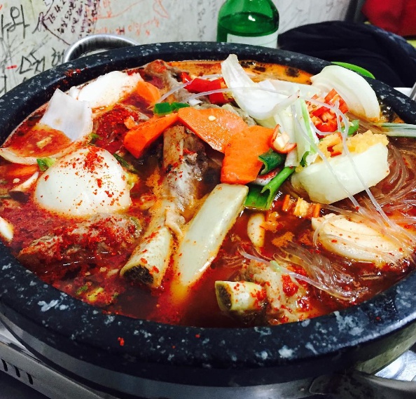 출처 : 고향김치전골 인스타그램 검색 결과