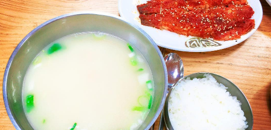 용바위식당