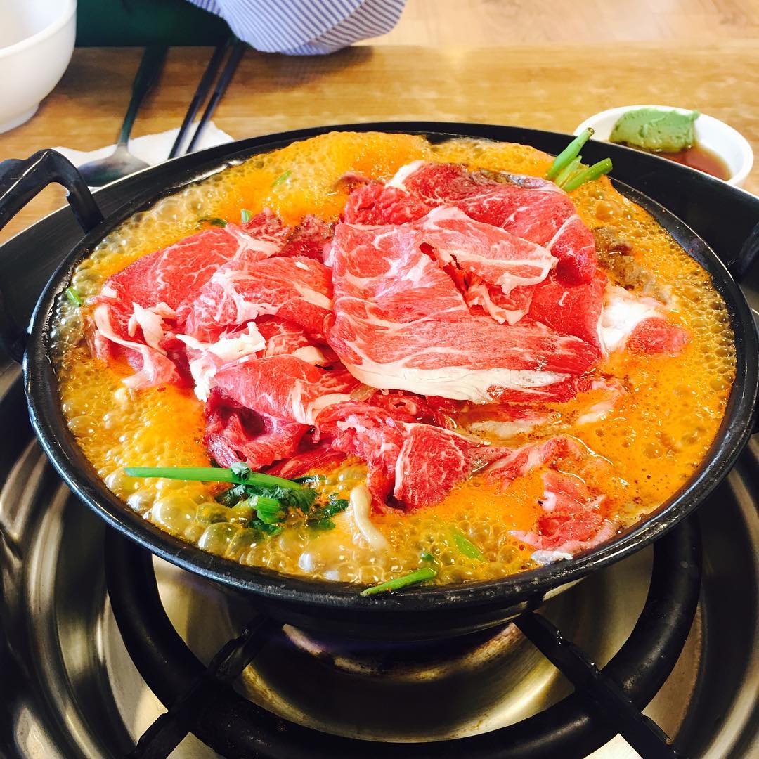 출처 : 등촌샤브칼국수 인스타그램 검색 결과