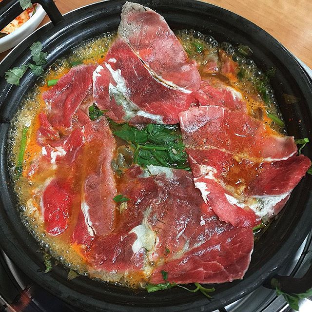 출처 : 등촌샤브칼국수 인스타그램 검색 결과