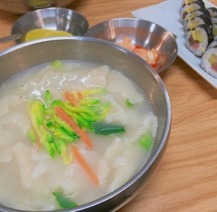 신촌수제비 매장 사진, 서울특별시 서대문구 신촌로 87-8