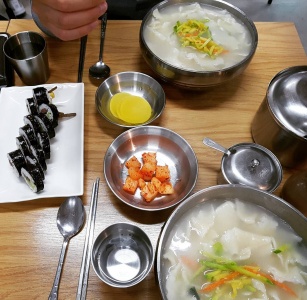 신촌수제비 매장 사진, 서울특별시 서대문구 신촌로 87-8
