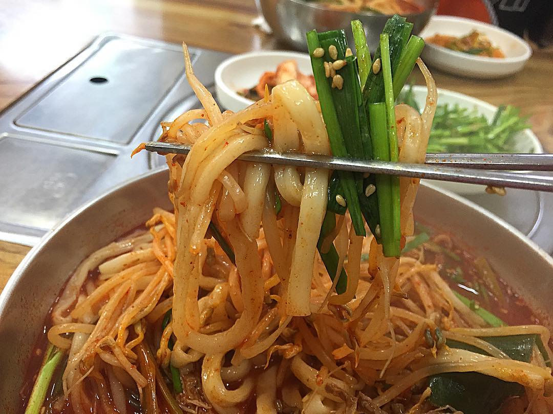 출처 : 뼉다구아지매육칼집 인스타그램 검색 결과 