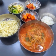 후루룩 쫄깃한 칼국수 맛집