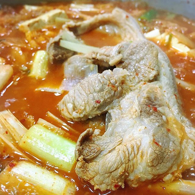   출처 : 닭한마리돼지한근 인스타그램 검색 결과