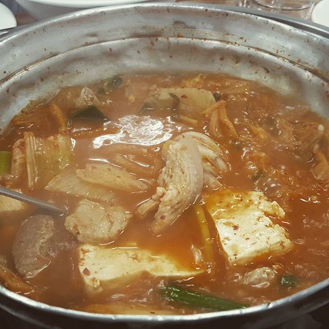   출처 : 닭한마리돼지한근 인스타그램 검색 결과