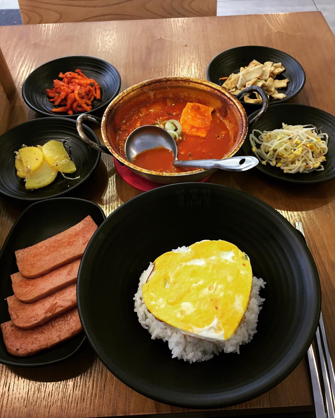 출처 : 밥장인돼지찌개 인스타그램 검색 결과