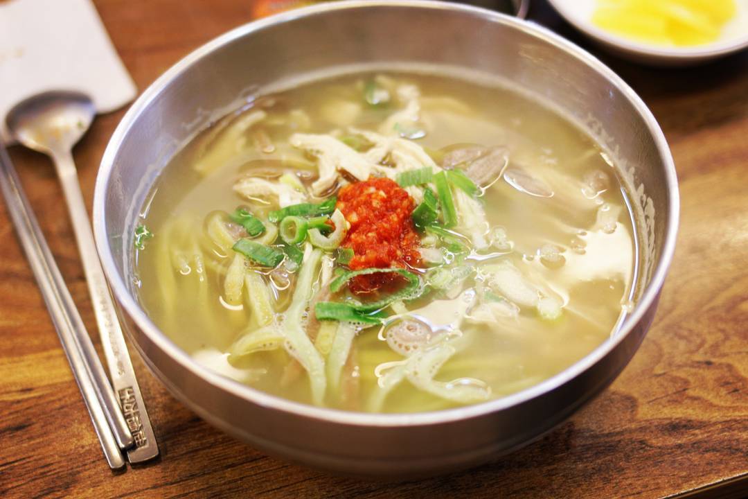김가네 삼색칼국수 - 부산, 동래구 온천장 명륜 | 맛집검색 식신