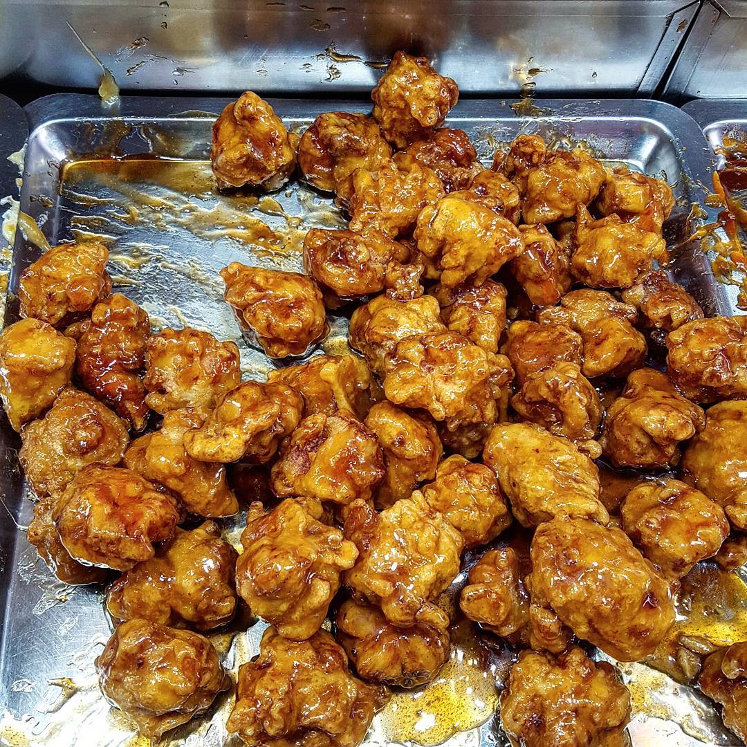 출처 : 큐스닭강정 인스타그램 검색 결과