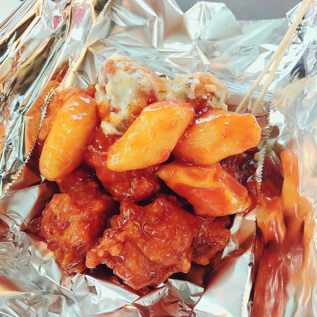 출처 : 큐스닭강정 인스타그램 검색 결과