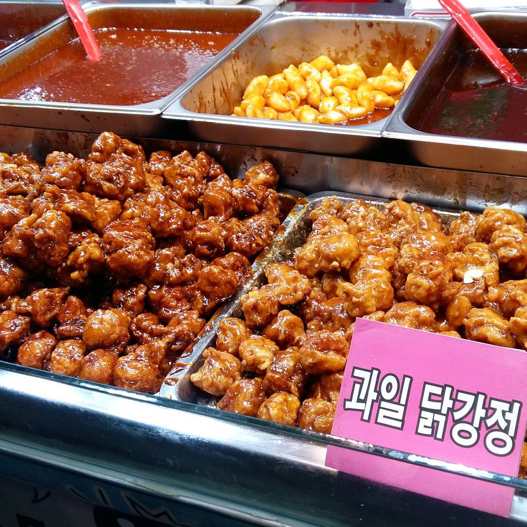 출처 : 큐스닭강정 인스타그램 검색 결과