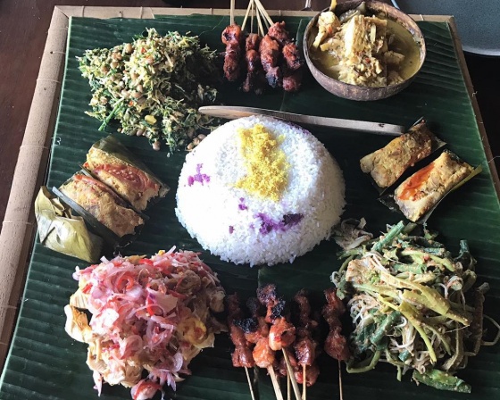 발리 아슬리 