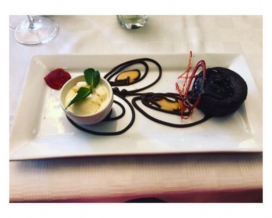 허사르 그릴 (The Hussar Grill The Grove) 