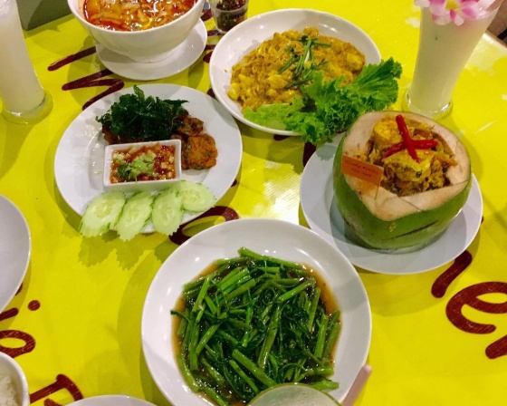 프렌들리 키친 (Friendly Kitchen Thai Food) 