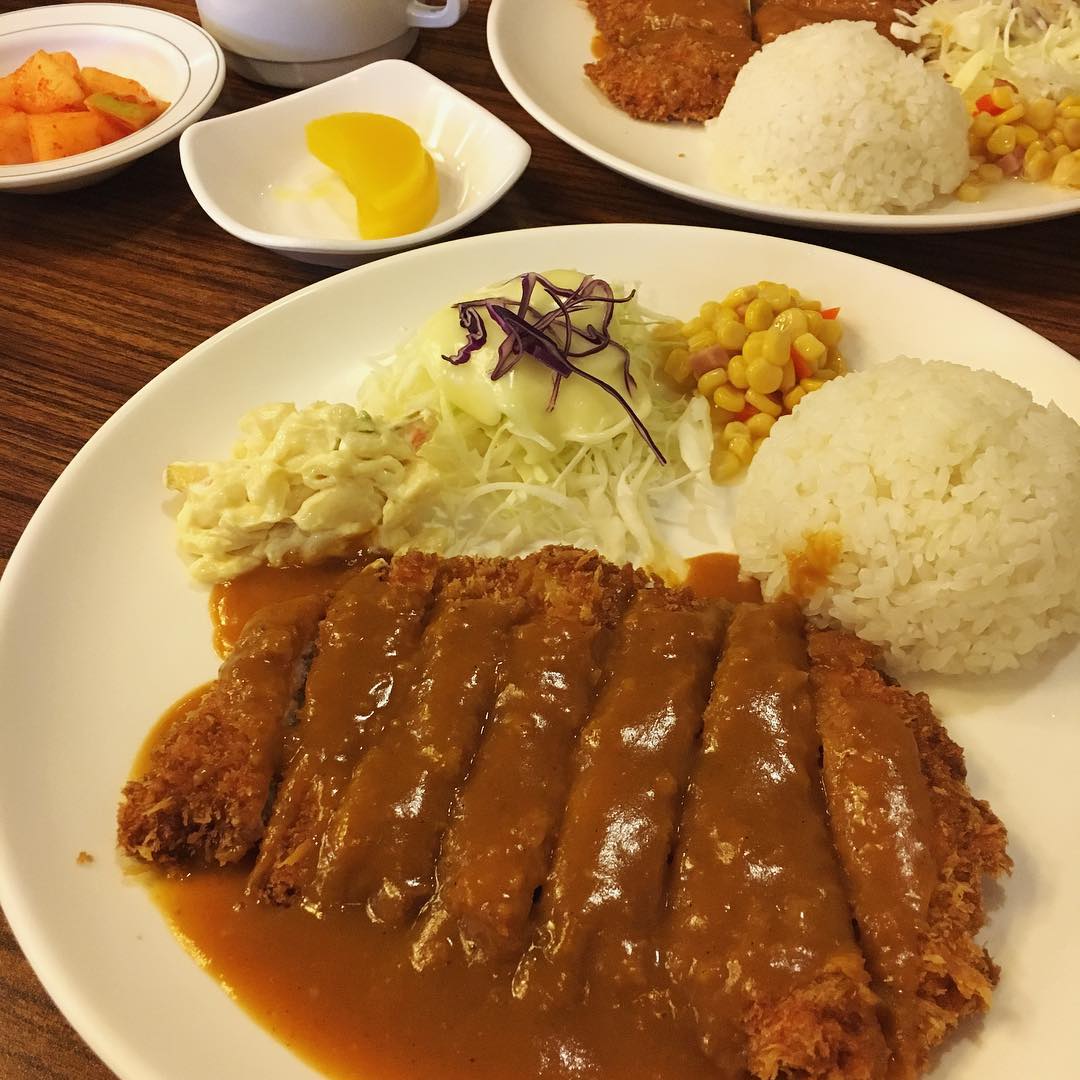 출처 : 아저씨돈까스 인스타그램 검색 결과