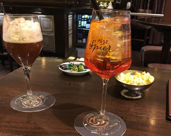 지 바 앤 브라세리 (Gee's Bar & Brasserie) 