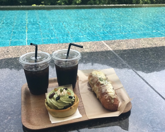 베이커리 앤 테이블 (Bakery and table) 