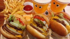 크라이치즈버거 매장 이미지