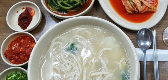 엄지척까투리할매손칼국수