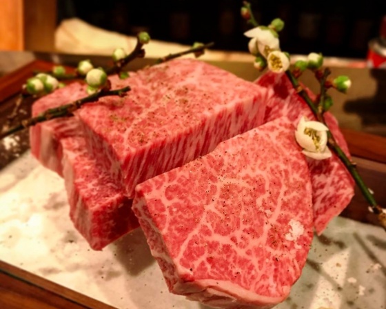 熟成和牛焼肉 雄三郎(유사부로) ,  3 Chome-12-7 Kanocho, Chuo Ward, Kobe, Hyogo Prefecture 650-0001 일본