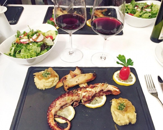Ariston Restaurant 