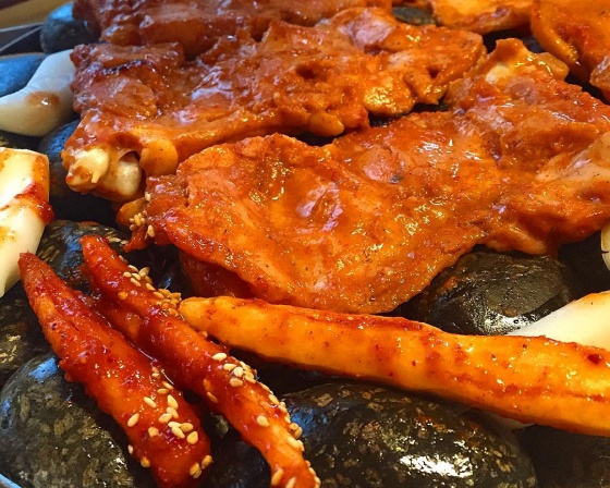 삼삼조약돌숯불닭갈비 , 경기도 가평군 청평면 여울길 52
