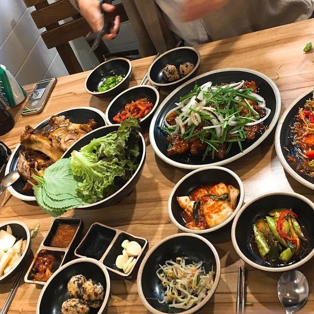 조선식탁오정족발 - 경기, 광명 소하동 밤일마을 | 맛집검색 식신