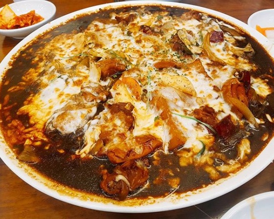 홍수계찜닭 여의도IFC몰점 , 서울특별시 영등포구 국제금융로 10