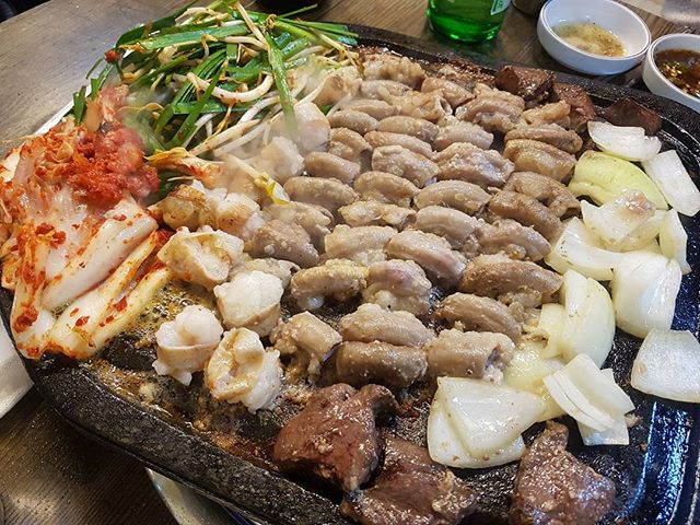 구들장황소곱창 - 경기, 안양-동안구 평촌 | 맛집검색 식신