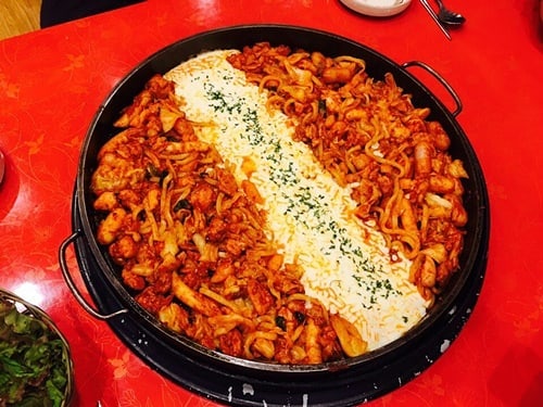 출처 : 솔올통나무집닭갈비 인스타그램 검색 결과