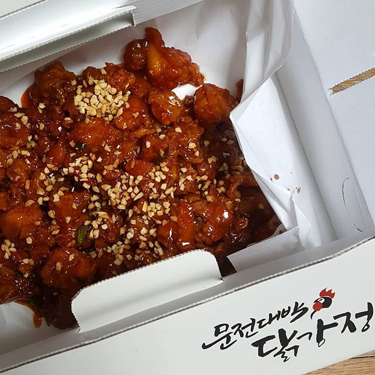 출처 : 문전대박닭강정 인스타그램 검색 결과
