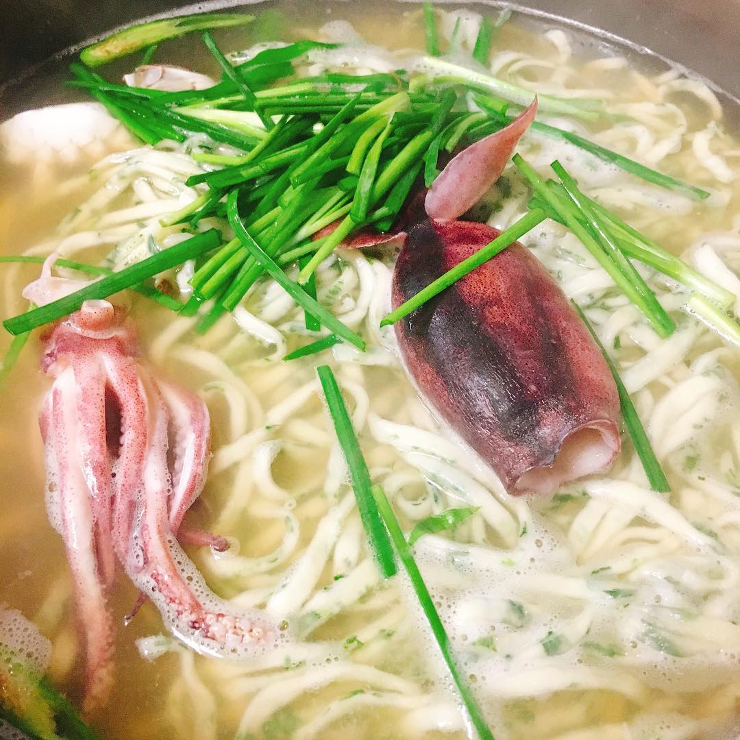 큰손부추해물칼국수 - 대전, 서구-갈마 도마 | 맛집검색 식신