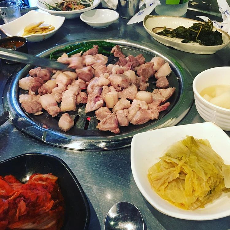 출처 : 깡촌흑돼지 인스타그램 검색 결과