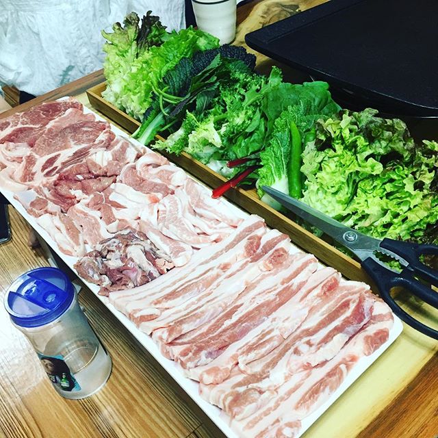 출처 : 문경약돌돼지한마리 인스타그램 검색 결과