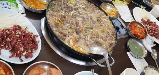팔공식육식당