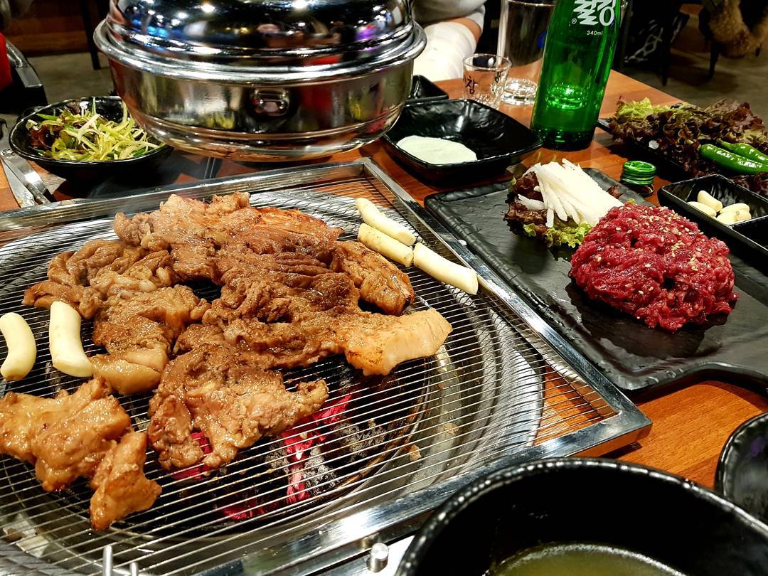 출처 : 한돈참숯꼬기 부곡점 인스타그램 검색 결과