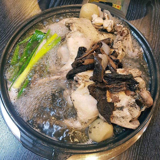 둠지능이버섯백숙 - 강원, 철원 | 맛집검색 식신