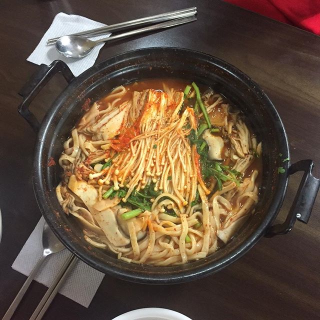 영양버섯칼국수 - 서울 강북, 서대문 충정로 | 맛집검색 식신