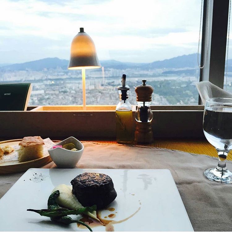 출처 : 더플레이스다이닝 인스타그램 검색 결과