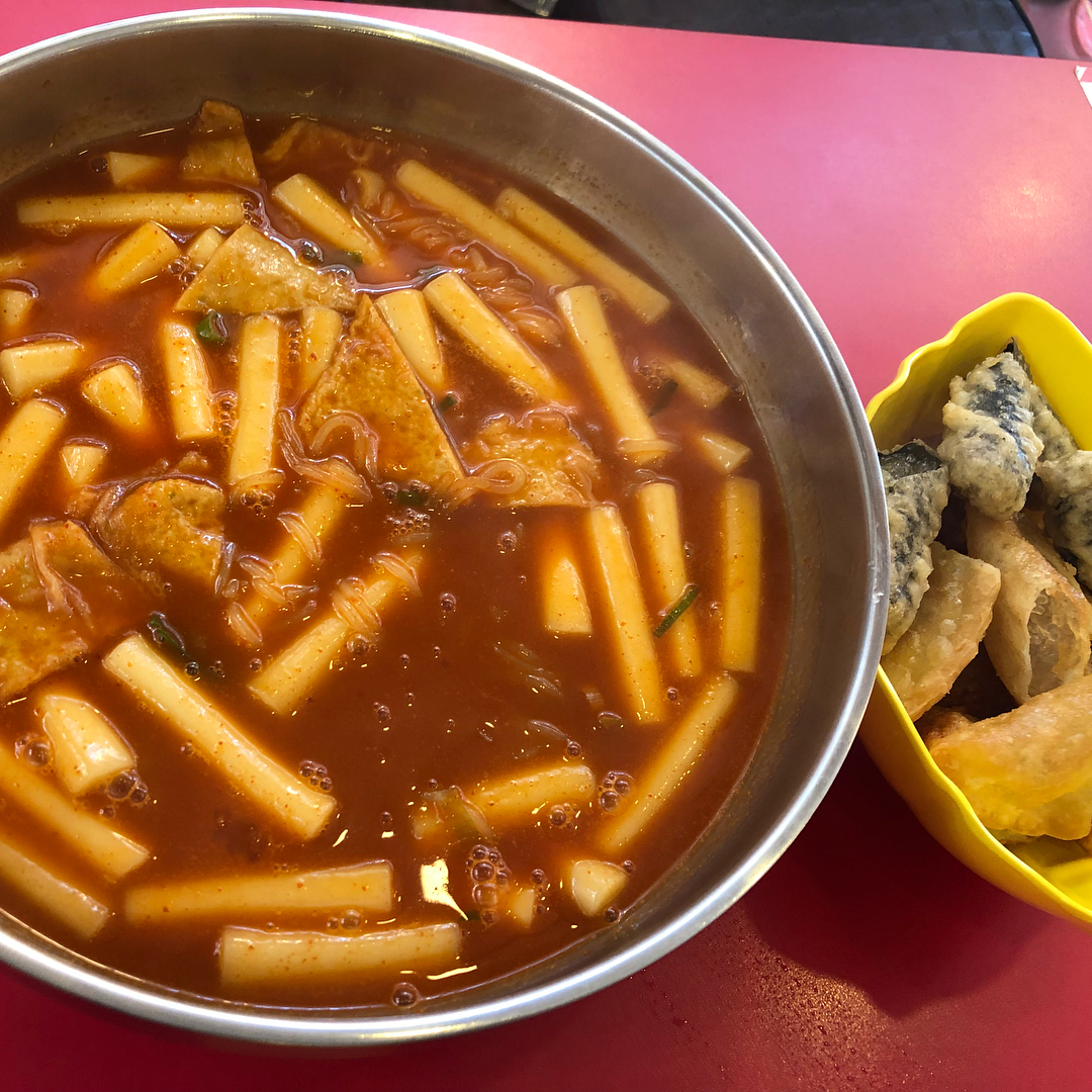 빨강떡볶이 - 서울 강남, 보라매 신대방 | 맛집검색 식신