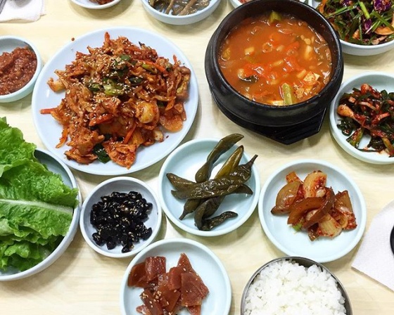 군산식당 , 서울특별시 강동구 진황도로 32