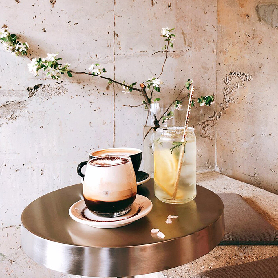 출처 : DE1993 JEWELRY CAFE 인스타그램 검색 결과