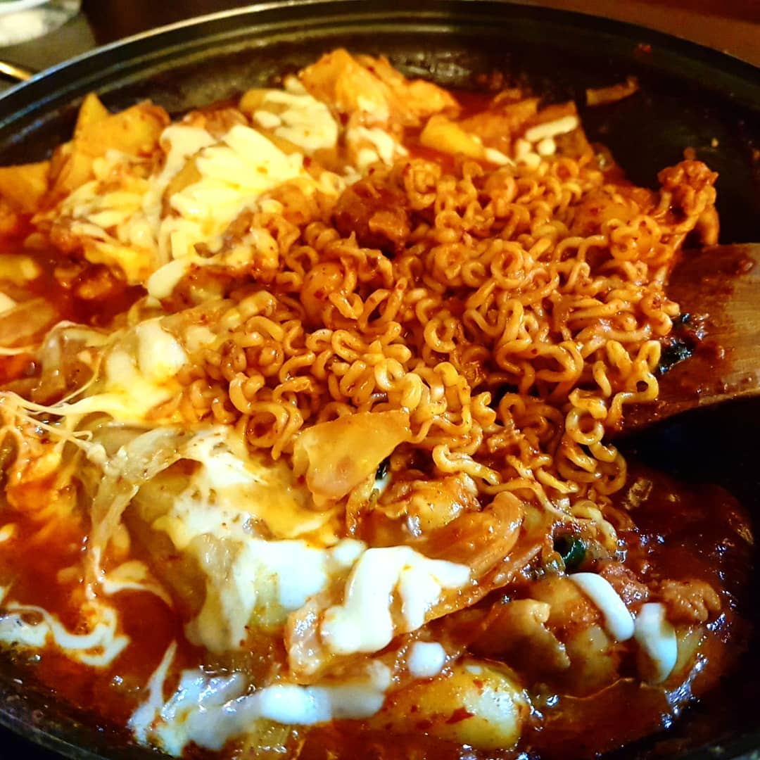 출처 : 닭갈비전 인스타그램 검색 결과