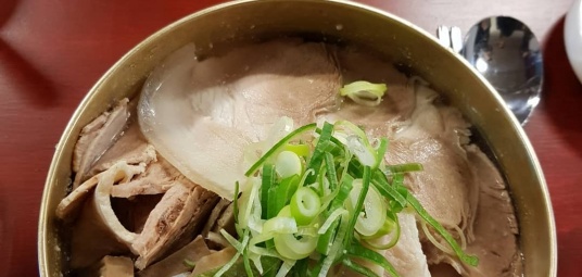 엄용백 돼지국밥