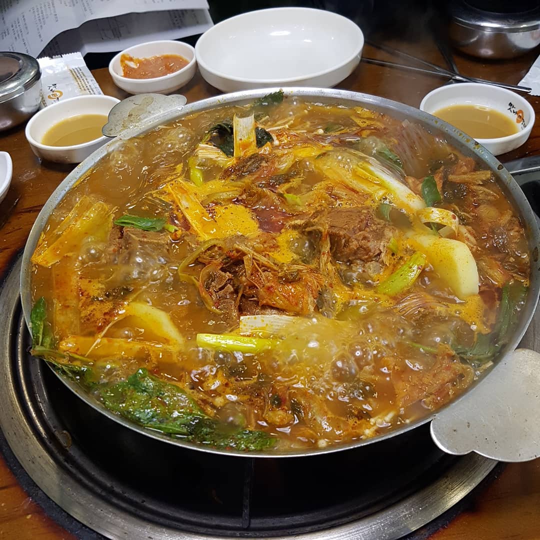맛나감자탕 - 부산, 동래구 온천장 명륜 | 맛집검색 식신