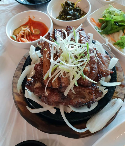 출처 : 산아래석갈비 인스타그램 검색 결과