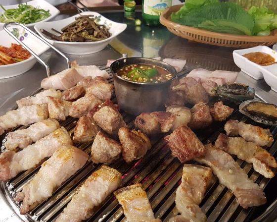 돈하루 , 제주특별자치도 서귀포시 천제연로 111