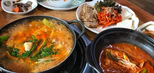 언덕마루 가평잣두부집