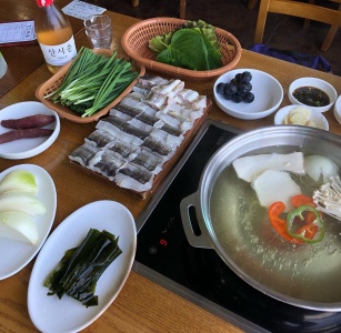 경도회관 매장 사진, 전라남도 여수시 대경도길 2-2