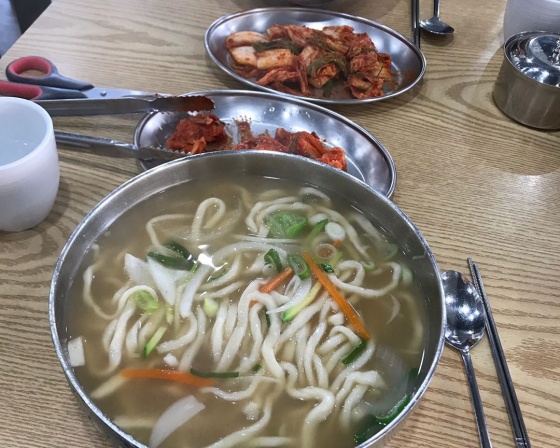 홍남매칼국수 , 경기도 수원시 장안구 광교산로 42